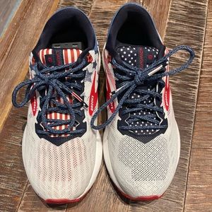Size 6.5 Brooks sneakers